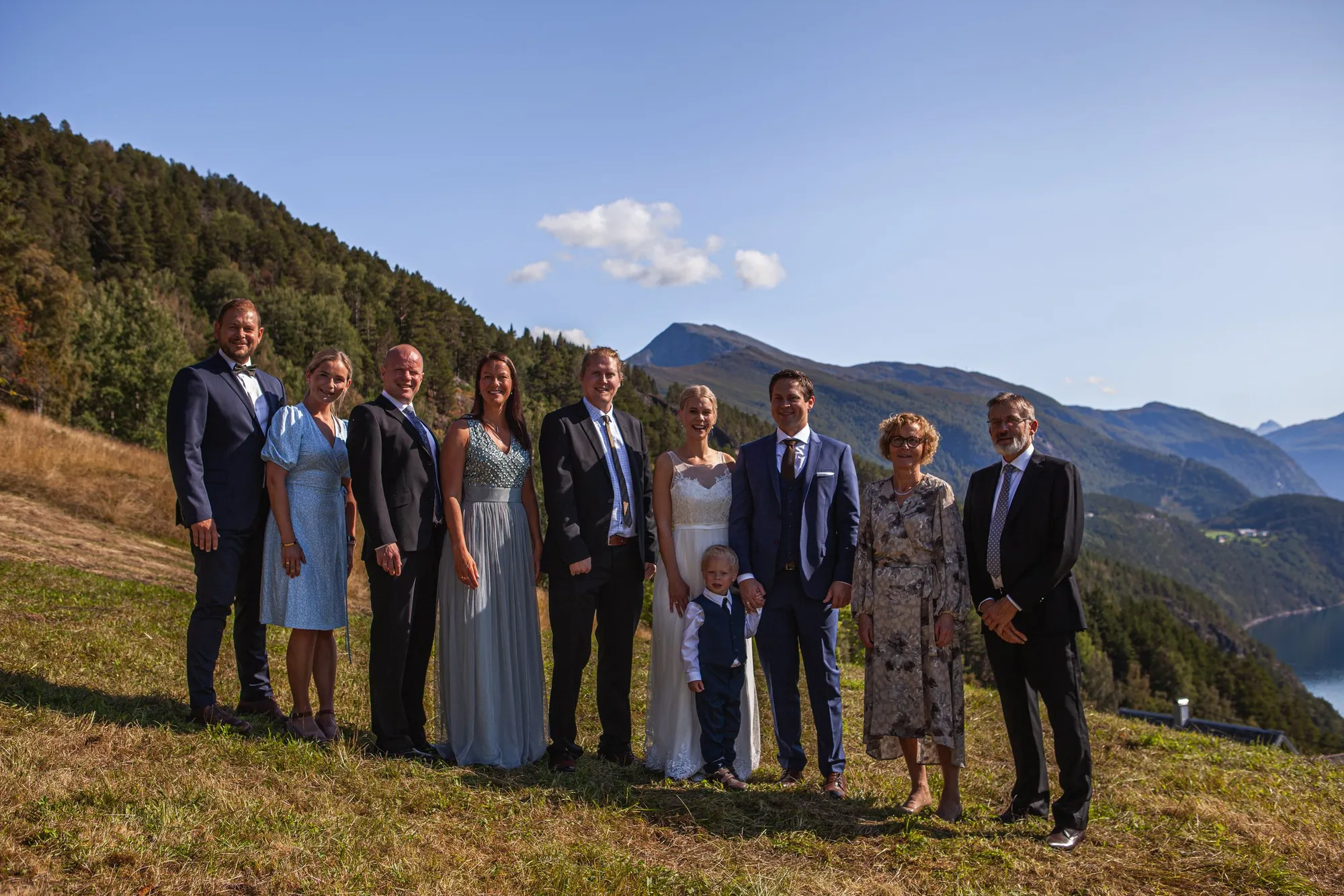  Joakims forlover med kone, min svoger og min søster, Joakims bror, oss tre, og til høyre mine svigerforeldre. FOTO: VISUELLA  