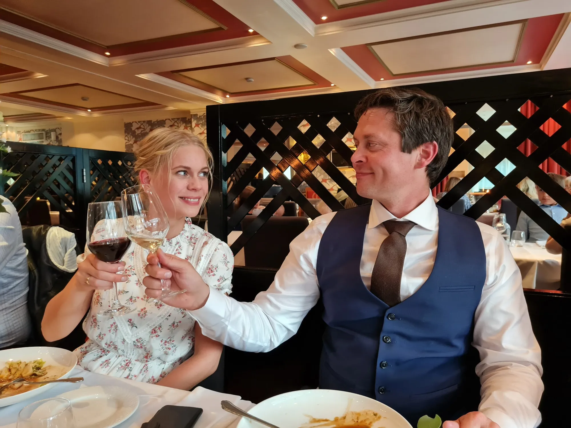  Til middagen skiftet jeg kjole. Vi spiste på Hotell Union i Geiranger. FOTO: Mona Høviskeland  