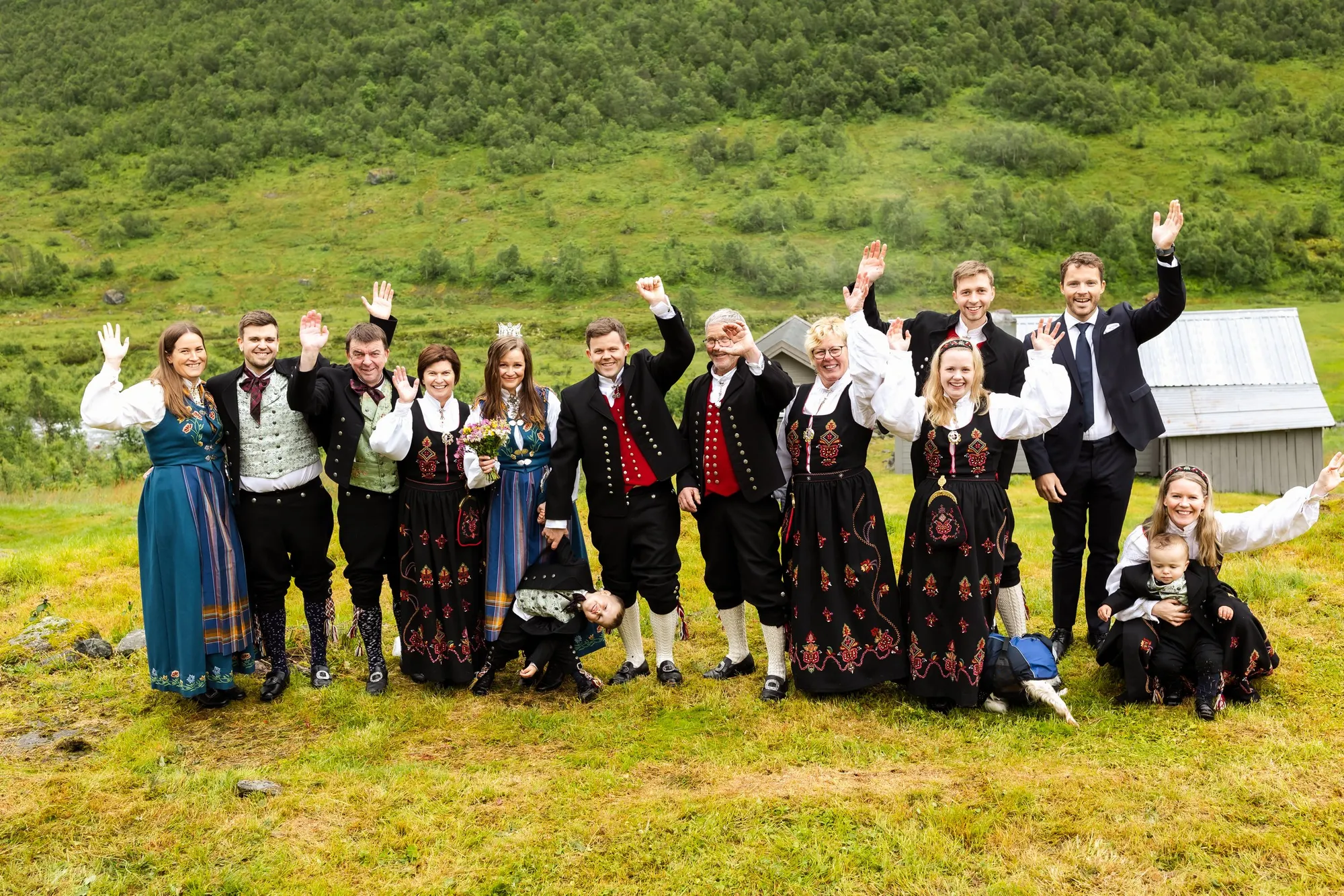  Malin og Magnus giftet seg på hytta i Stordalen, med kun nærmeste familie til stede.  