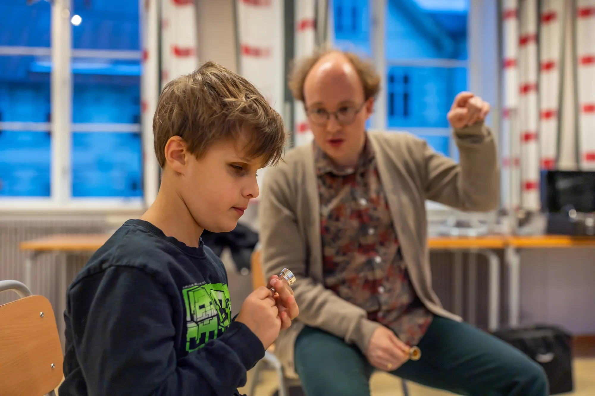  Henrik er blind og har perfekt gehør. Her til en reportasje jeg skrev for Aftenposten Junior  