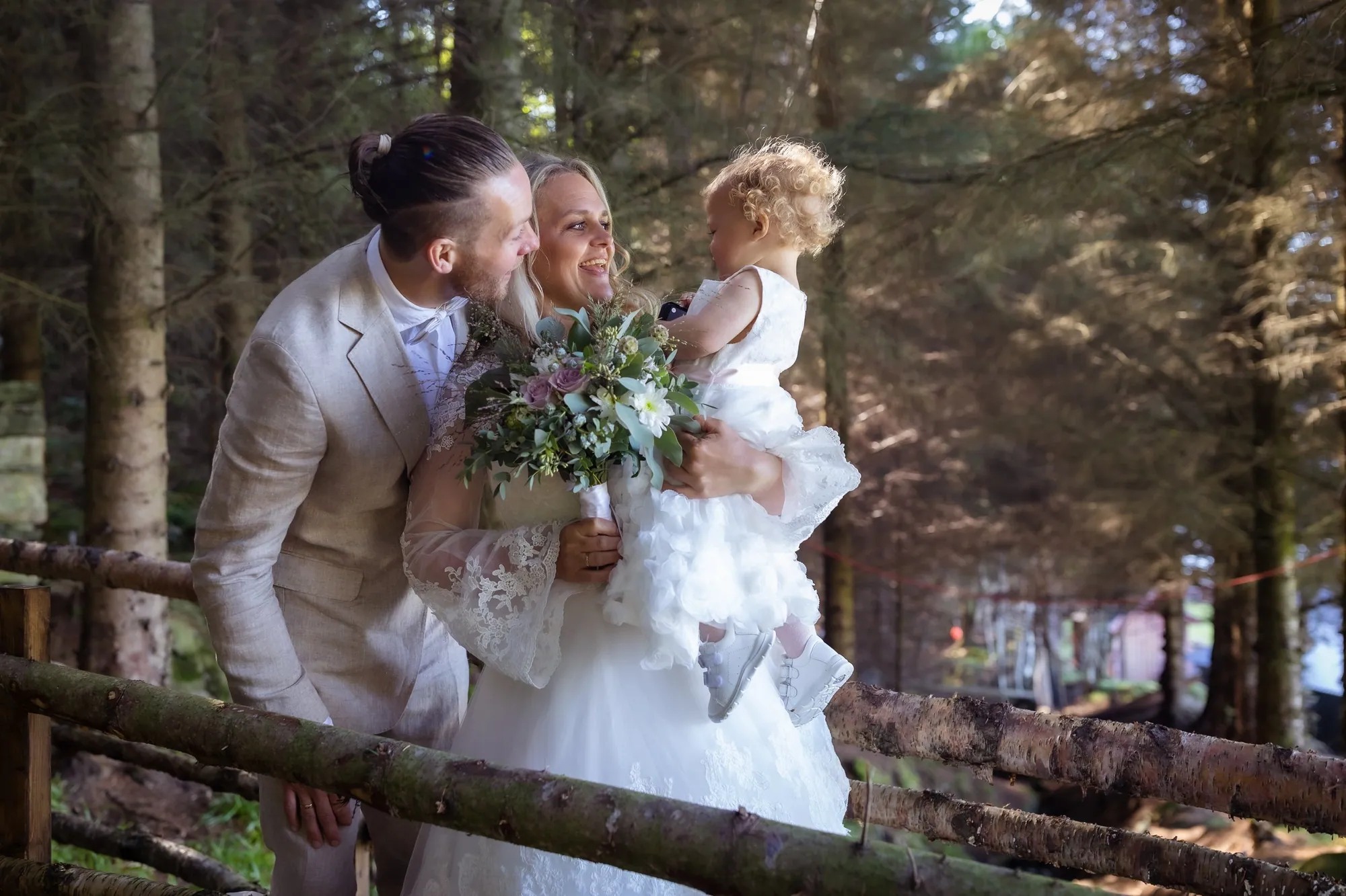 Øyeblikk fra en bryllupsdag, fotografert av Marte Bjørgum